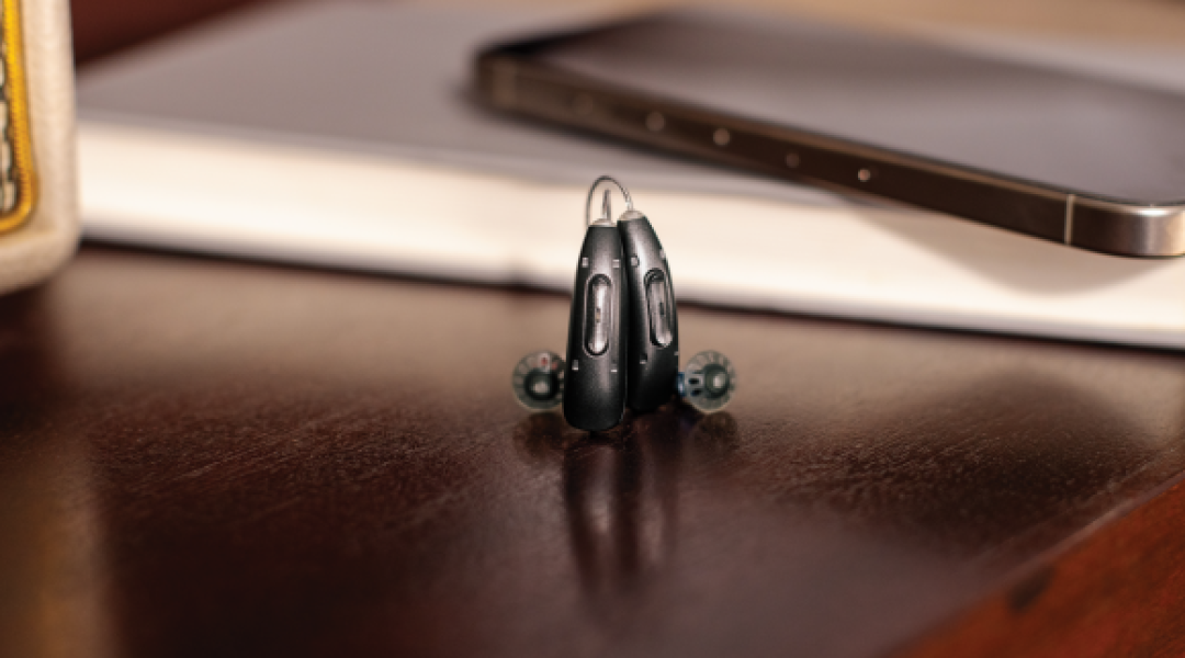 Les avantages de porter deux prothèses auditives au lieu d’une